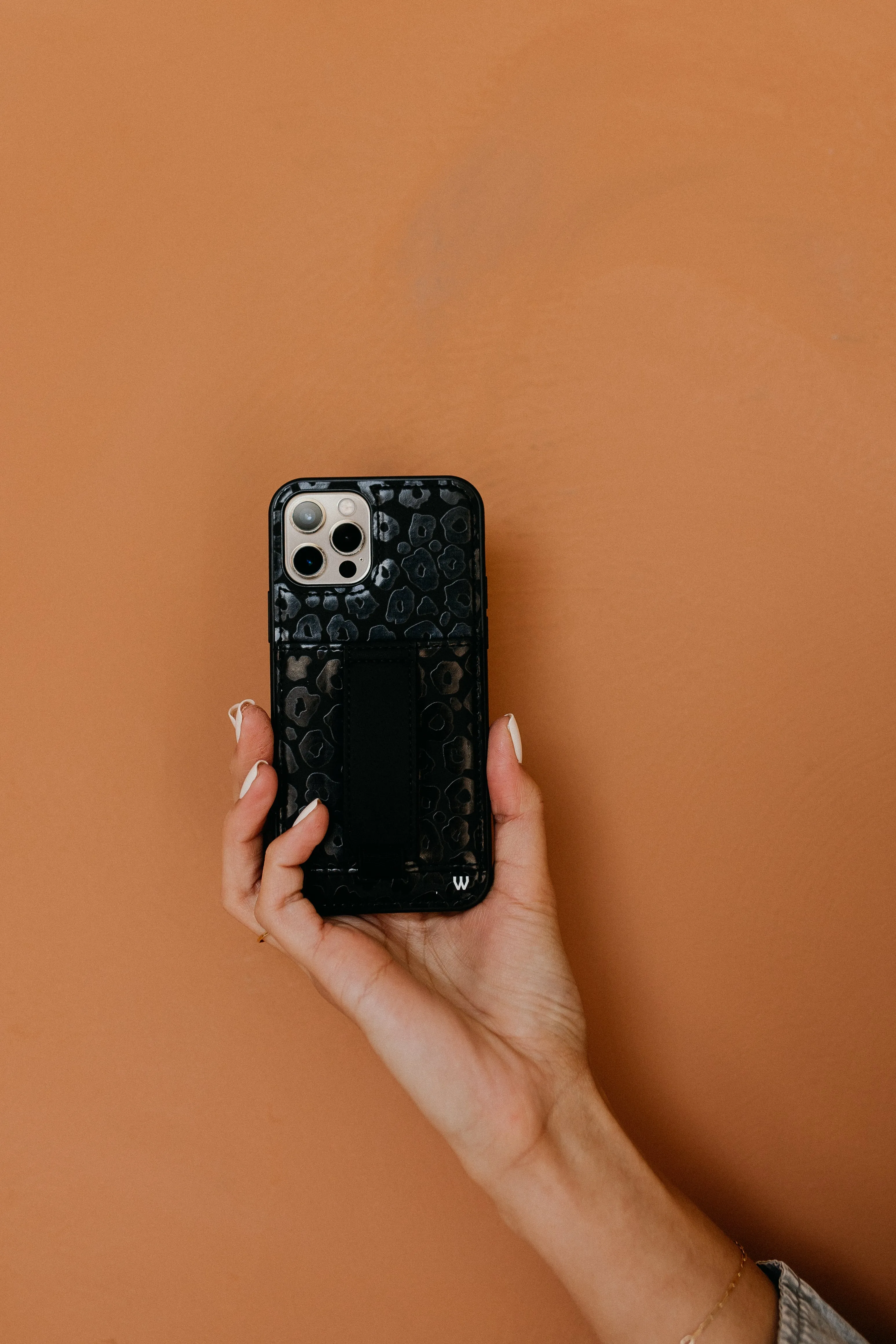 Walli Cases Blacked Out Leopard